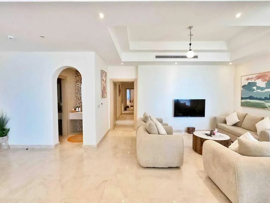 Elegant 4 Beds W/Partial Seaview Apartment Jeddah